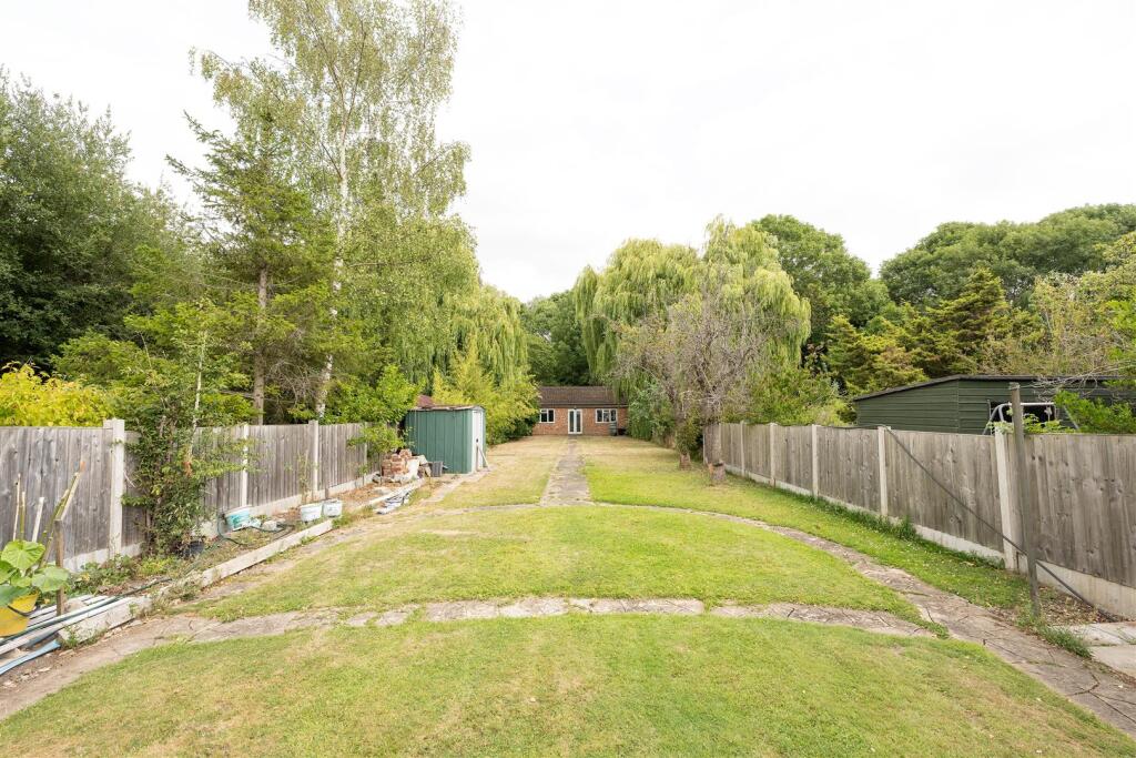 Onslow Gardens, E18