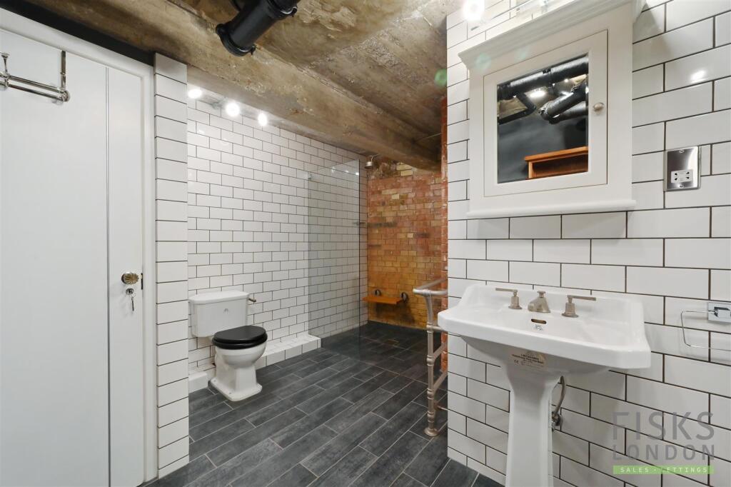 studio b bathroom 3.jpg
