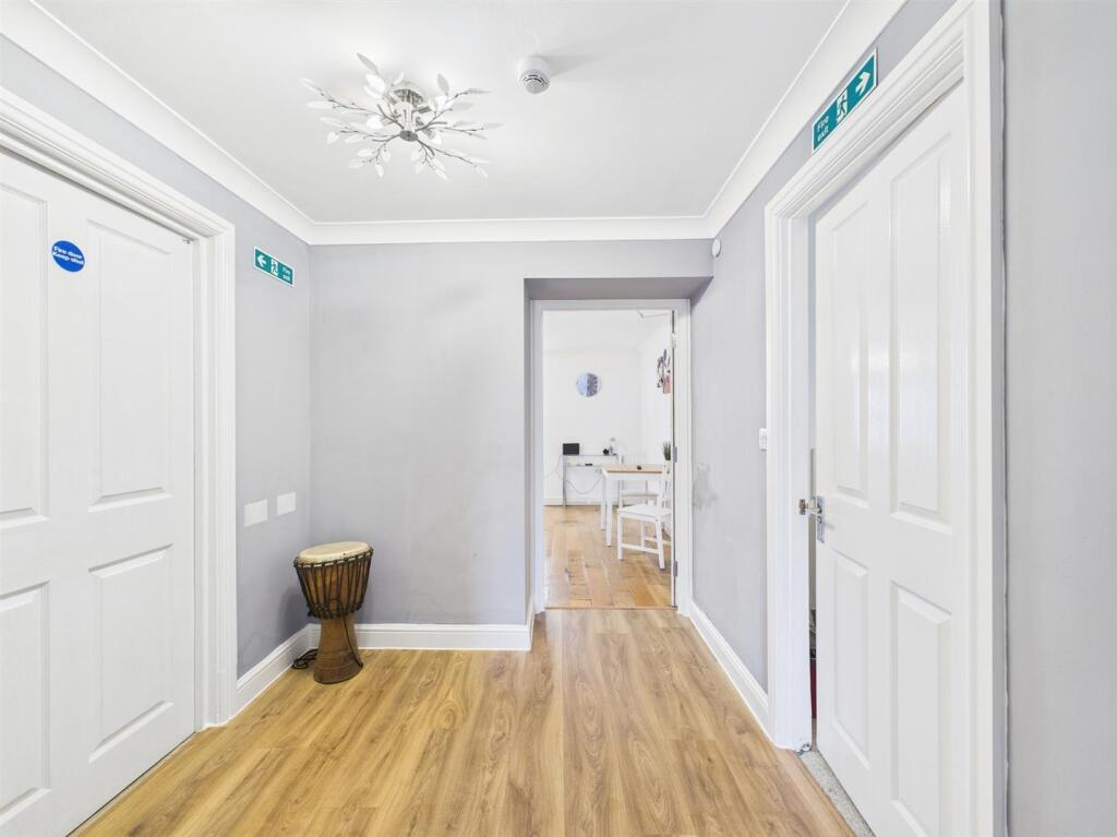 7 - Spacious Garden Flat for Auction, Kingswood.jp