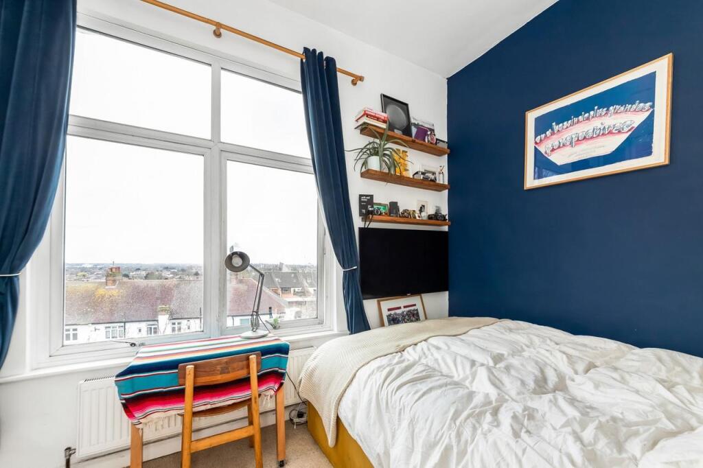 Bed 2.jpg