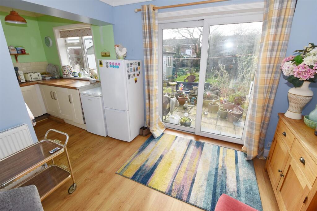 Kitchen_breakfast area.jpg