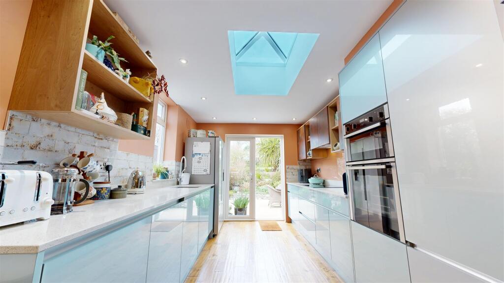 Kitchen 1.2.jpg