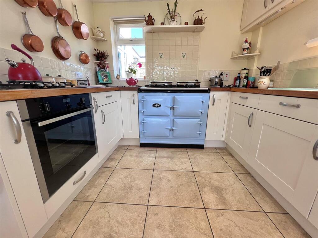 Kitchen 4.jpg