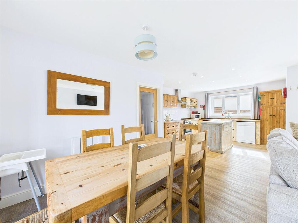 Open Plan Kitching/Living/Dining Area