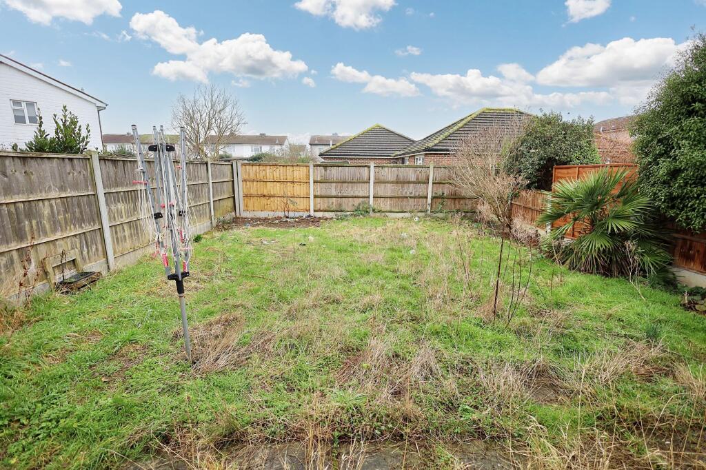 3 Pond Lees Close, Dagenham, RM10 9BQ