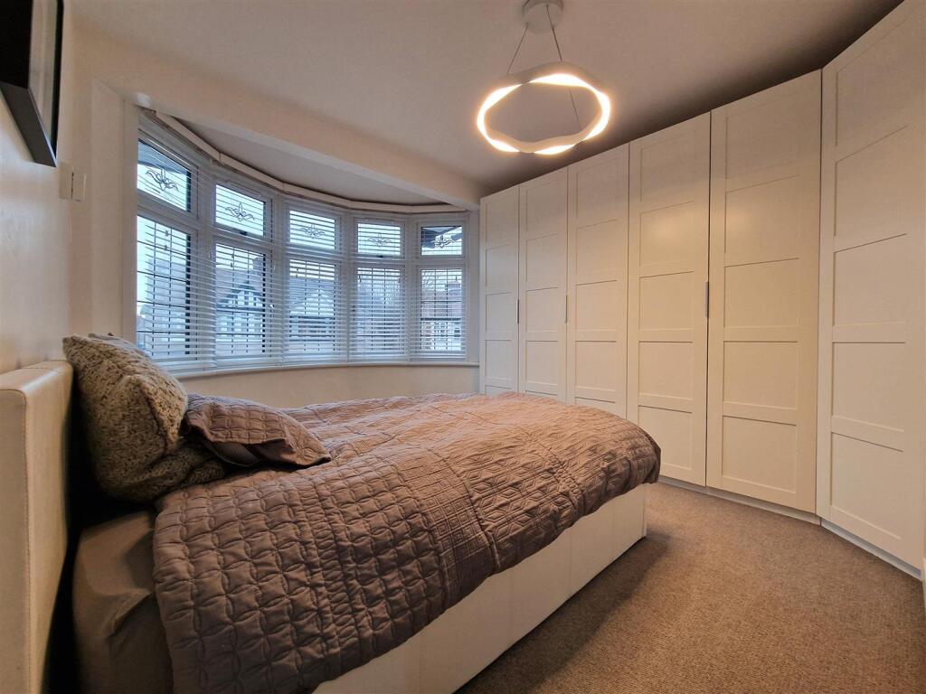 Bed 2.jpg