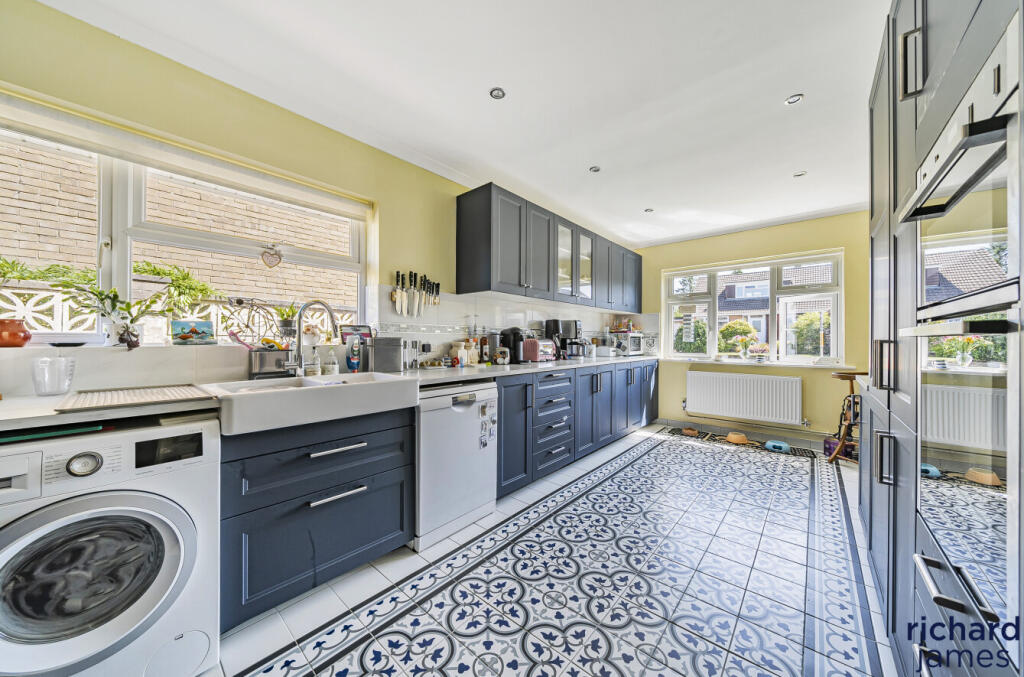 77e82111-9a6d-475...