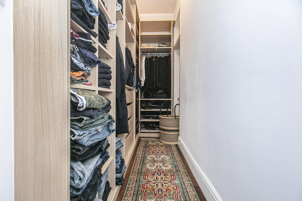 WALK-IN WARDROBE