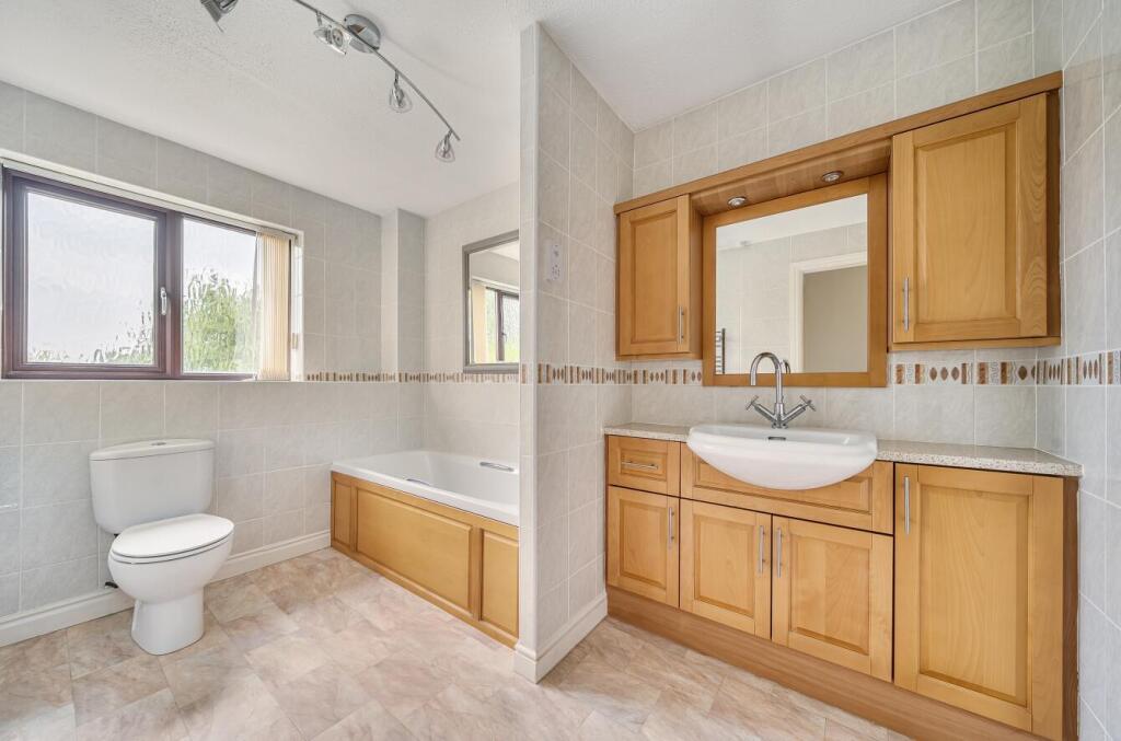 27 Spring Lane, Flore