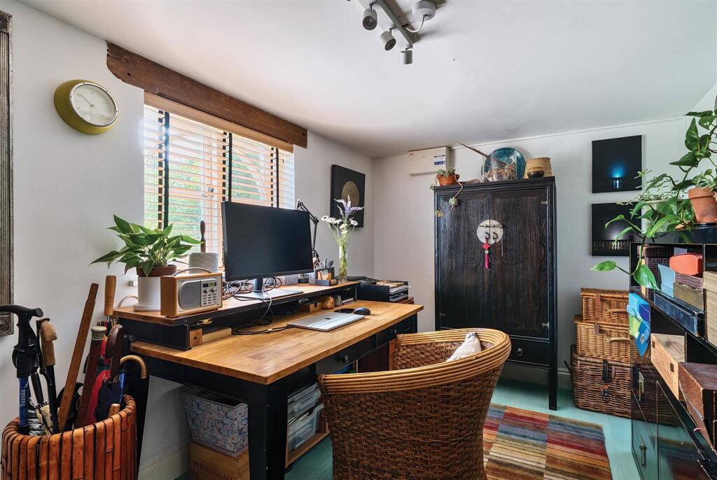 Study/bedroom 4