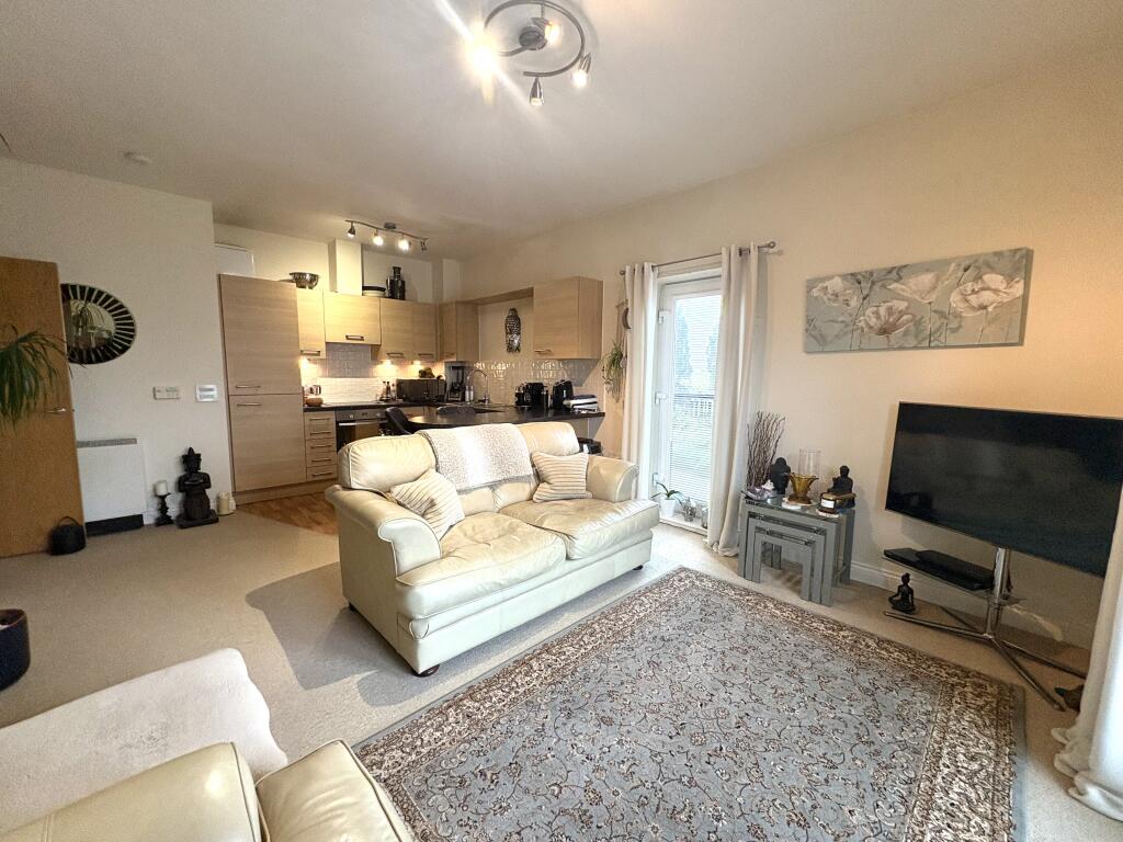 OPEN PLAN RECEPTION