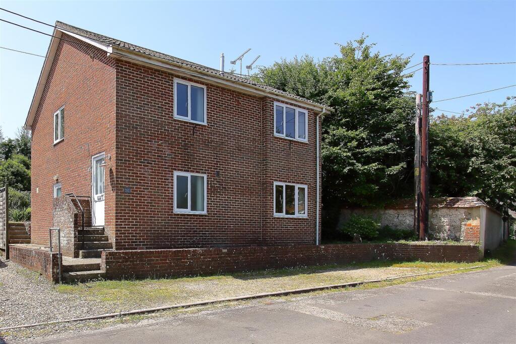 Flat 2  Church Road  (1).JPG