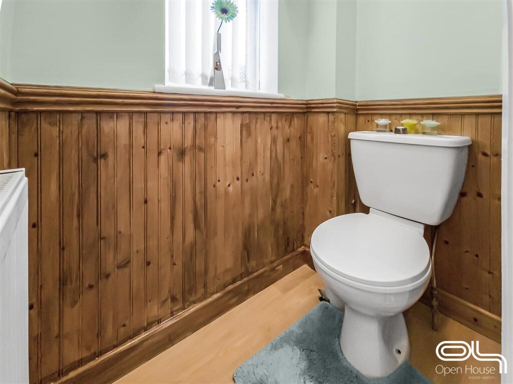 Peregrine Close, Winshill (22).jpg