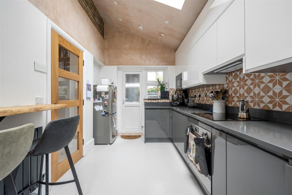 65a Fladgate Road, E11