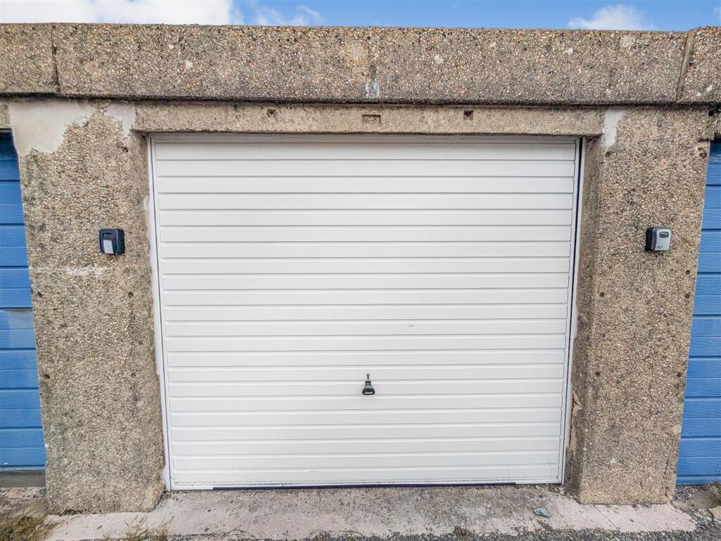 Garages 14, 15, 16 Collingwood Road Dartmouth, Dev