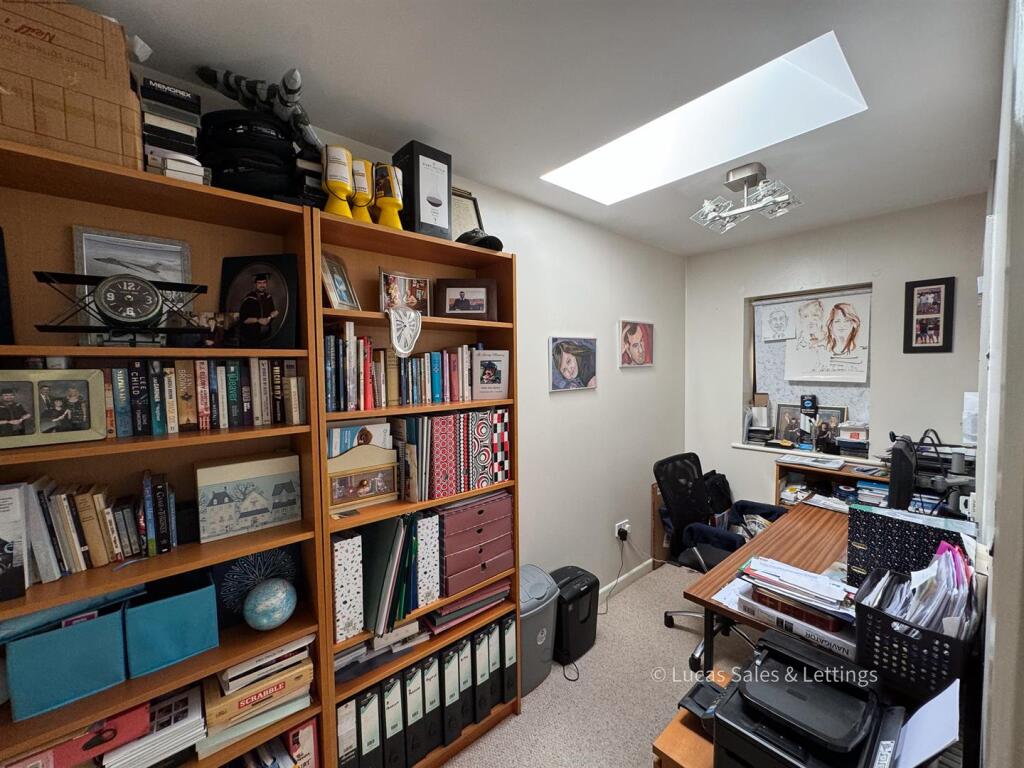 114 Gipsy Lane Kettering-15.jpg