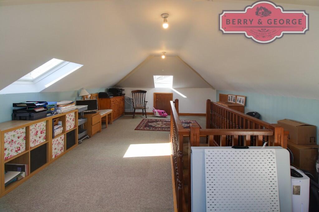 HOBBY ROOM / BED 4