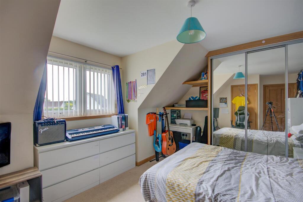 BEDROOM 4