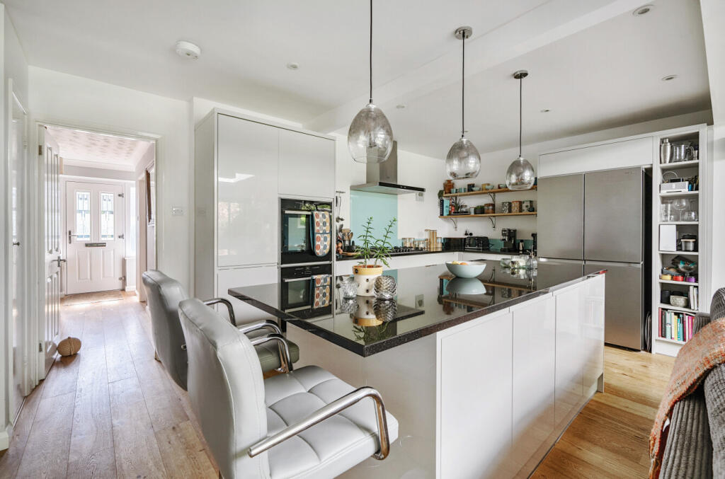 28-6814aff54e867-...