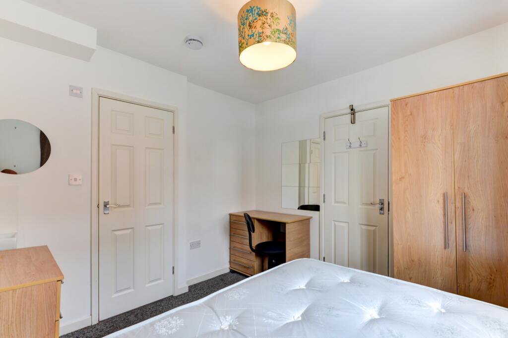 2 Bristol Gardens Bedroom 1 (1)