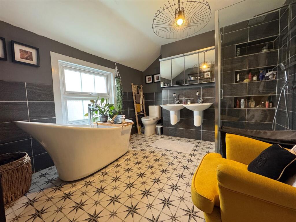 bath room.jpg