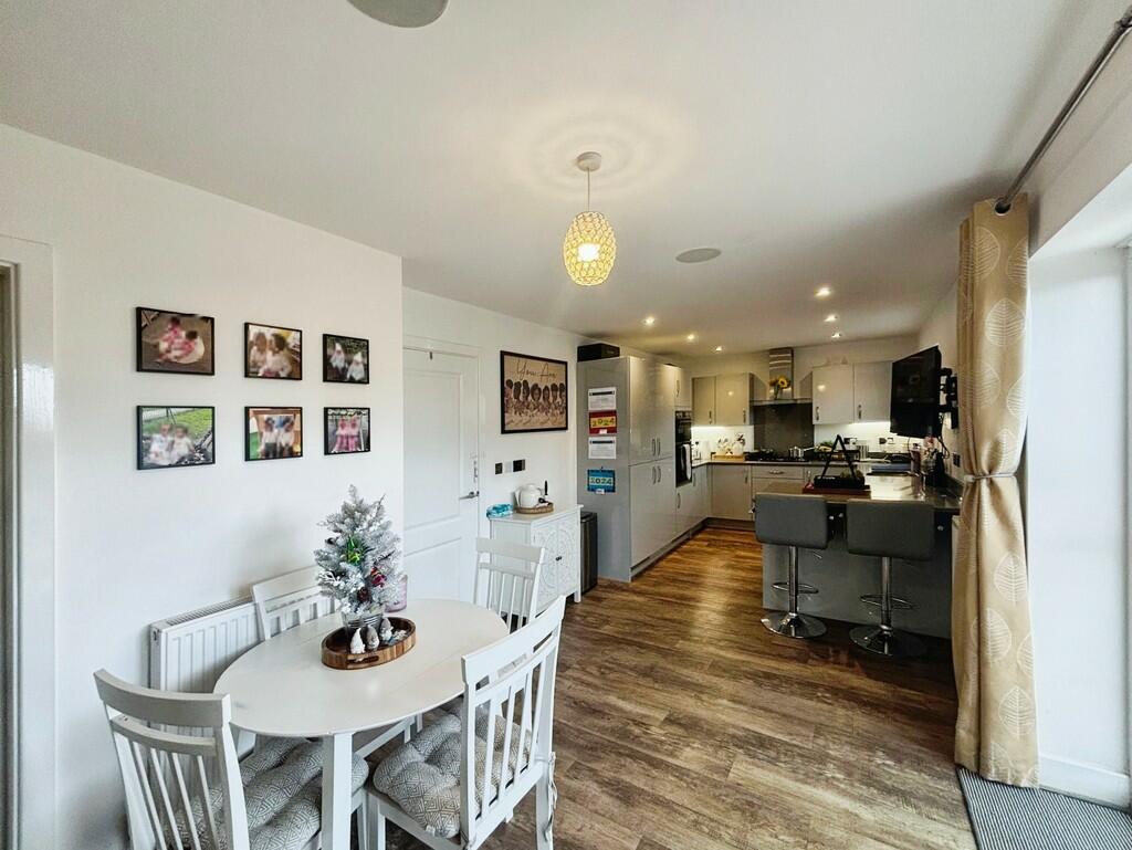 70de549b-image000...