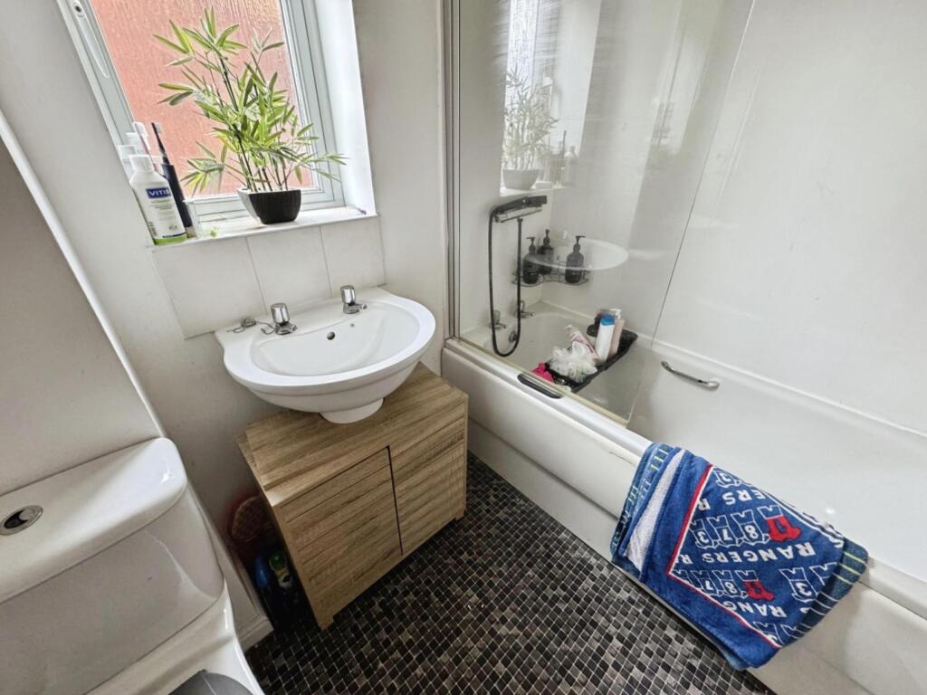 pbox-bathroom-335131.jpg