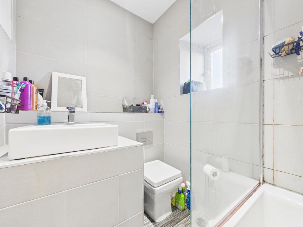 CAM03729G0-PR0196-STILL002