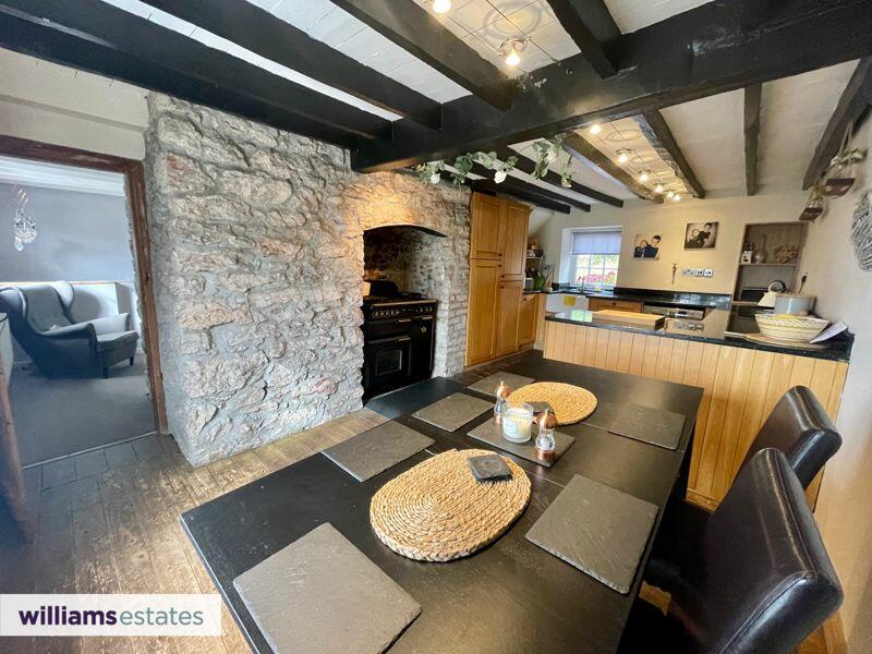 Kitchen/ Breakfast Room