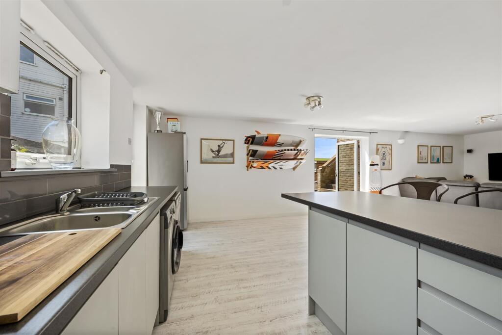 Brighton Road, Pebble View, 2-002.jpg