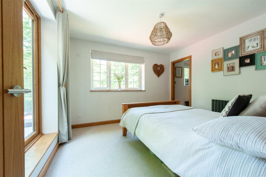 Bedroom 1.jpg