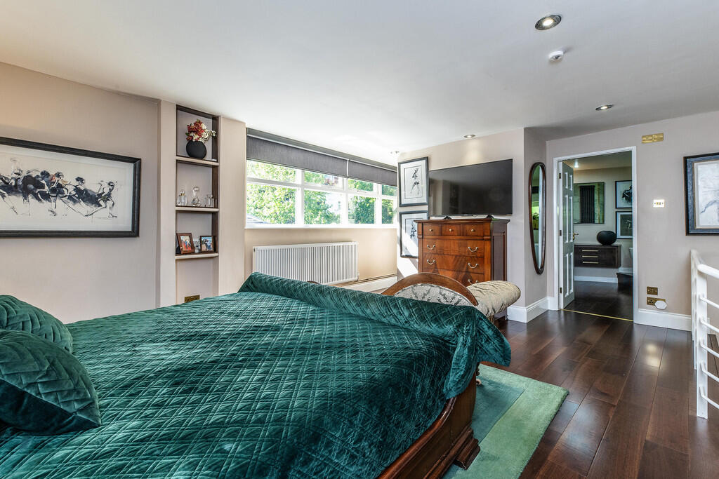 16 Bedroom suite ...