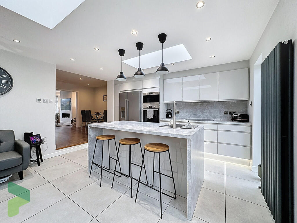 Fitted kitchen 