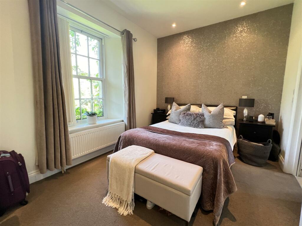 17 - Block of Flats For Sale, Hambrook, Bristol.JP