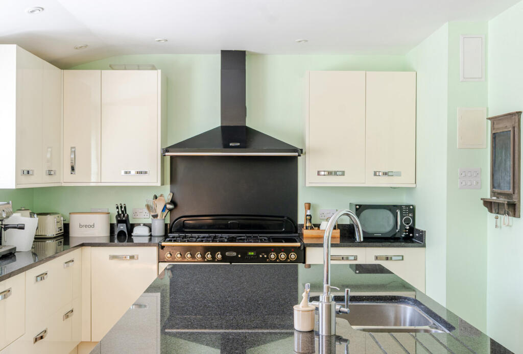 1295194-16-682607...