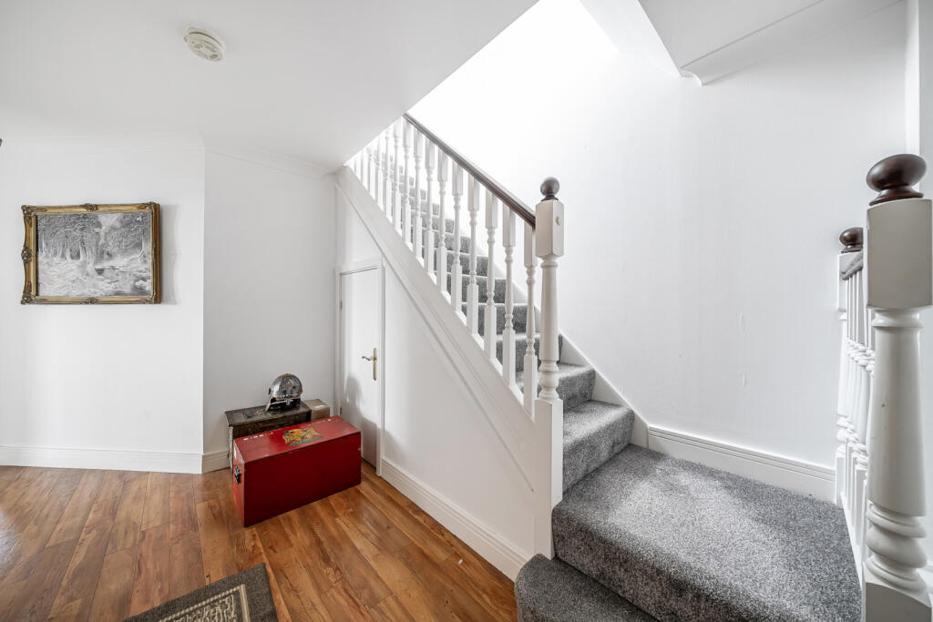 1304575-7-6846e93...