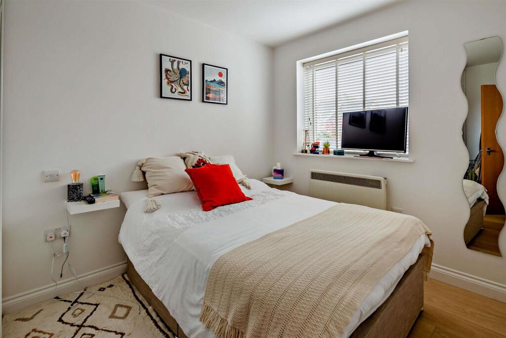 BEDROOM.jpg