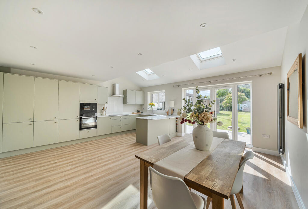 1348363-9-68bb013...