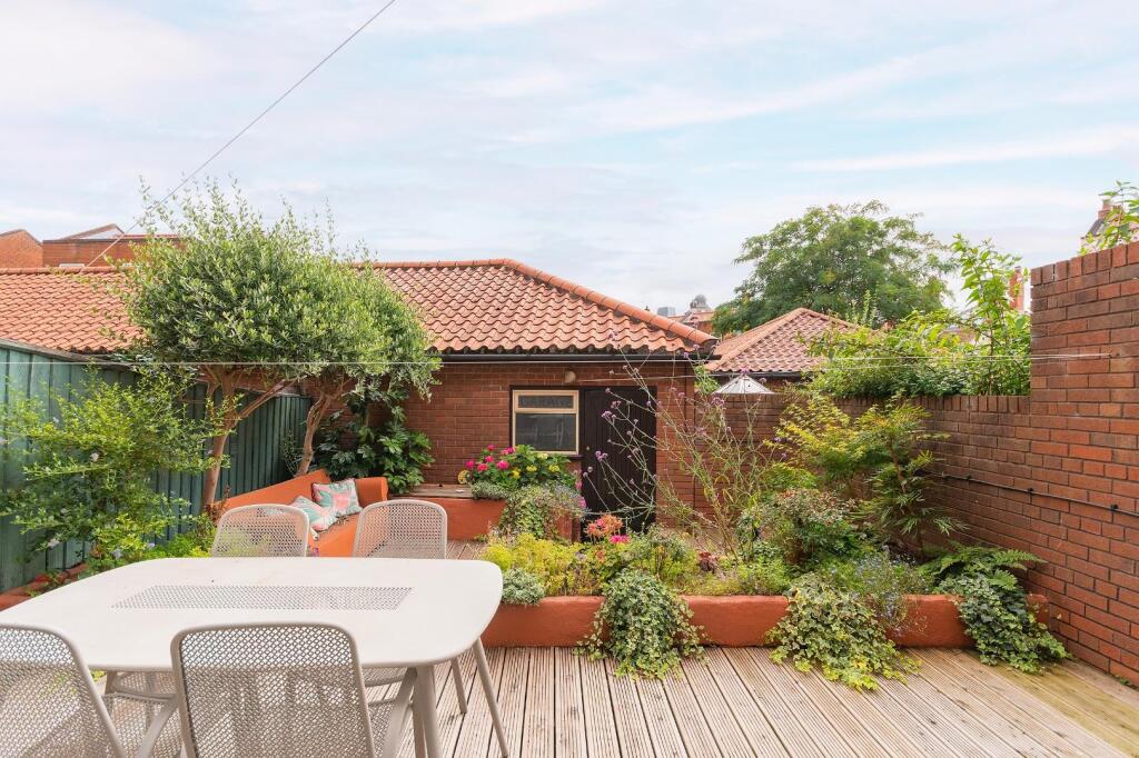 0W6RWW - External H.jpg