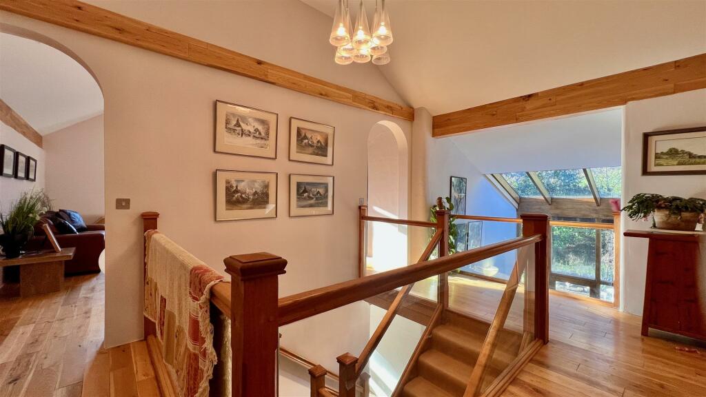 Landing &amp; Balcony