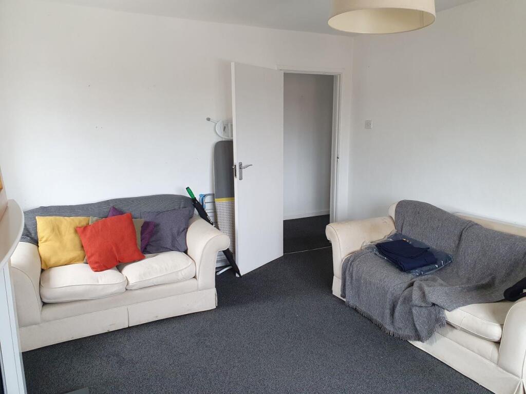 Lounge to door.jpg