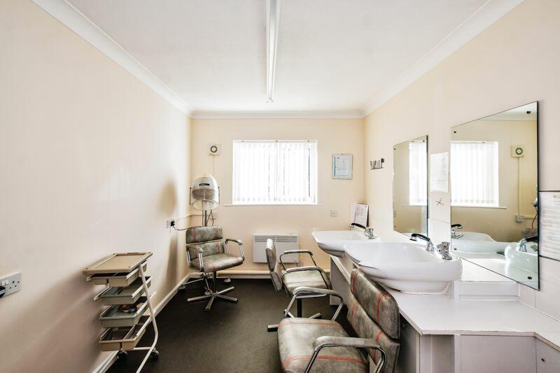 RESIDENTS SALON