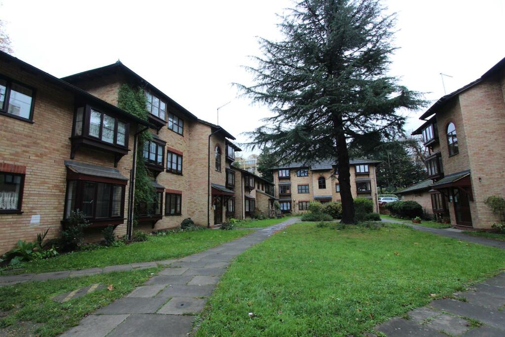 Hallingbury Court, E17