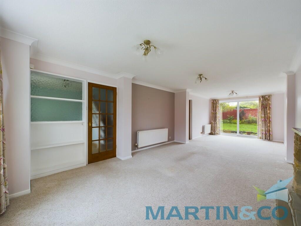 Through lounge di...