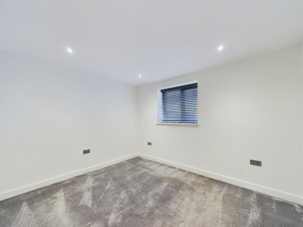 CAM02023G0-PR0116-STILL005