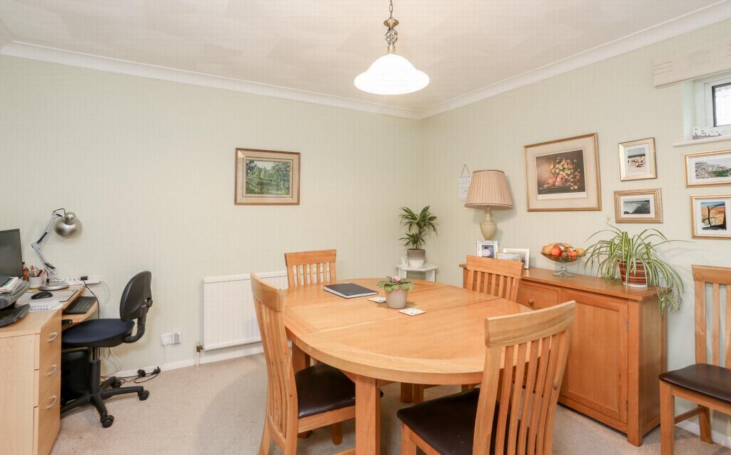 Sitting/dining room