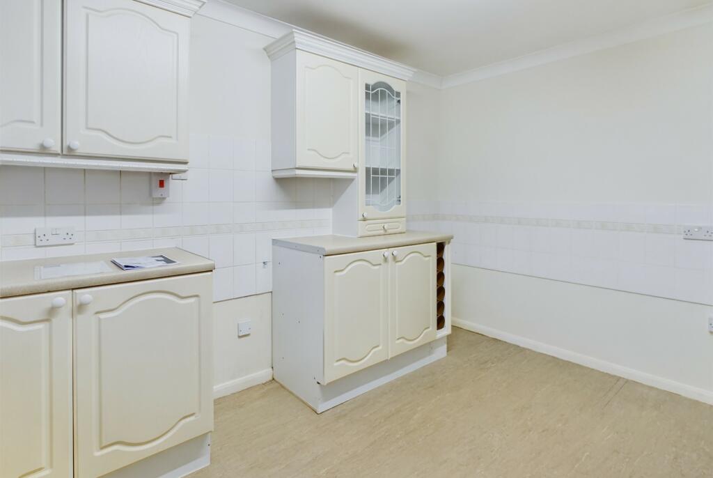 CAM02519G0-PR0205-STILL003