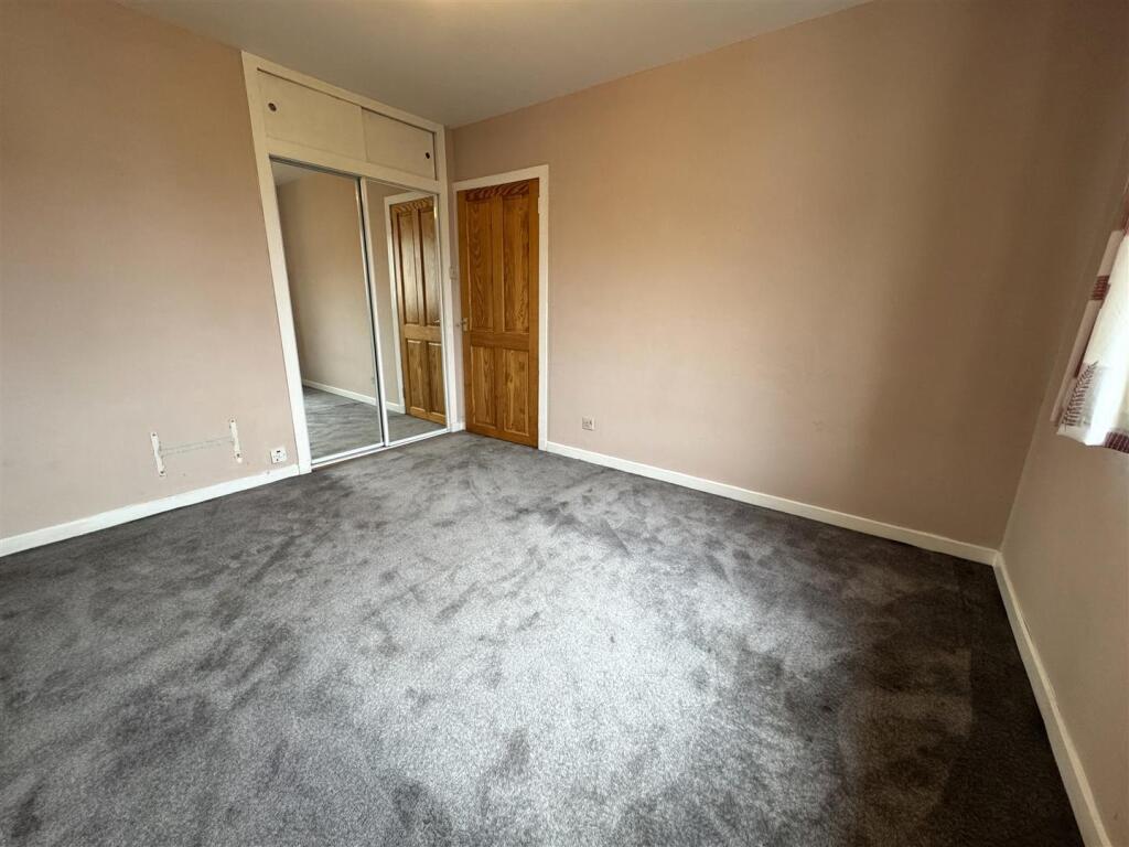 BEDROOM 1.JPG