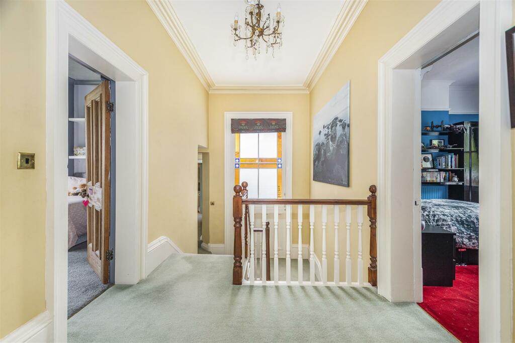 FIRST FLOOR LANDING