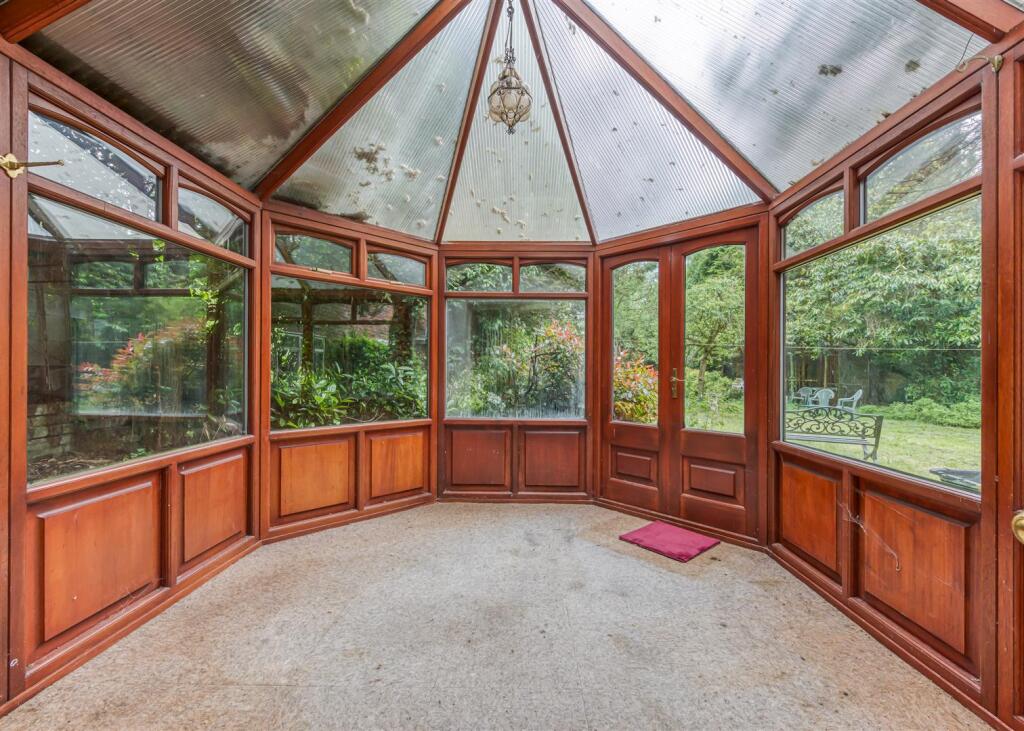 Wergs Hall Gardens-conservatory.jpg